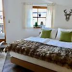 Belle Kitz Im Zentrum By Belle Κίτσμπουελ