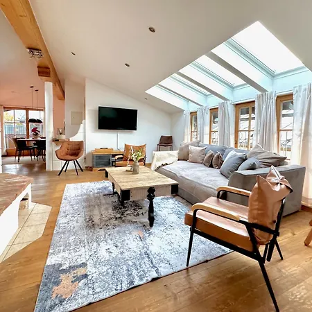 Belle Kitz Im Zentrum By Belle *