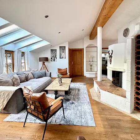 Belle Kitz Im Zentrum By Belle קיצביהל