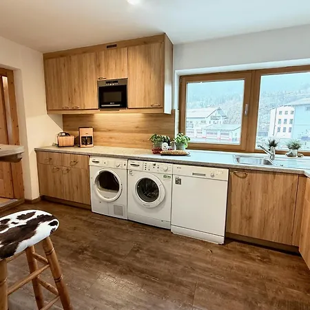 Belle Kitz Im Zentrum By Belle *