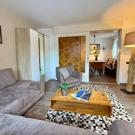 Belle Kitz Im Zentrum By Belle קיצביהל