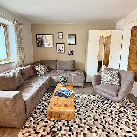 Belle Kitz Im Zentrum By Belle *