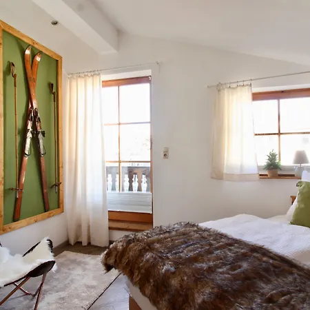 Belle Kitz Im Zentrum By Belle *