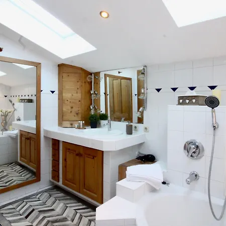 Belle Kitz Im Zentrum By Belle *