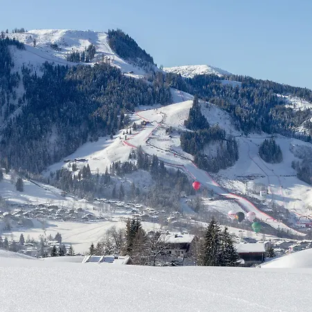 Belle Kitz Im Zentrum By Belle *