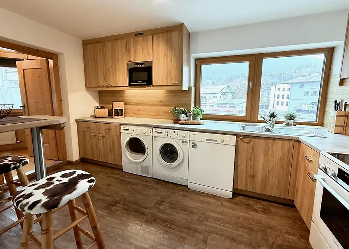 Belle Kitz Im Zentrum By Belle *