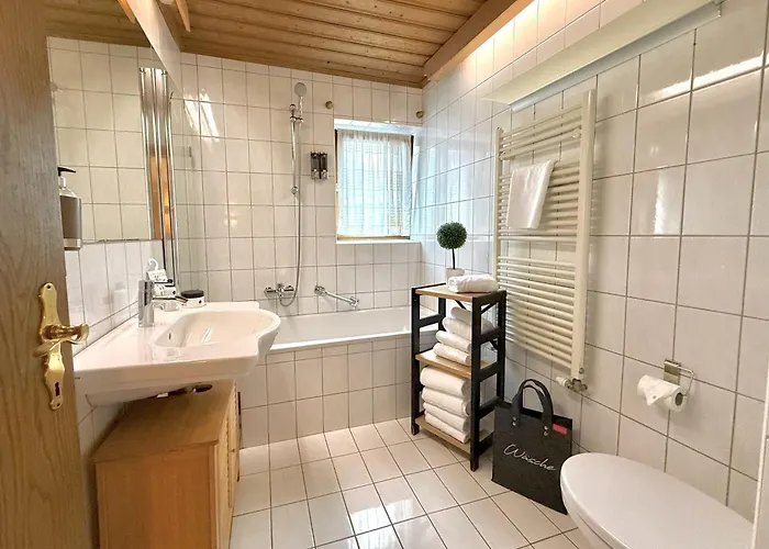 Belle Kitz Im Zentrum By Belle