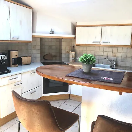 Belle Kitz Im Zentrum By Belle