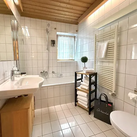 Belle Kitz Im Zentrum By Belle