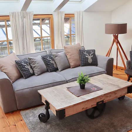 Belle Kitz Im Zentrum By Belle *